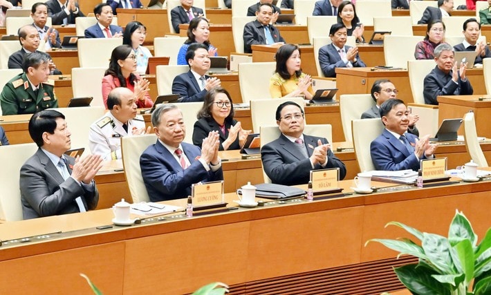 Party General Secretary To Lam, State President Luong Cuong, and Prime Minister Pham Minh Chinh, and many former Party, State, National Assembly and fatherland front leaders attended to the session. Photo: Quang Khanh 19225tbttolam-dubemackyhop1.jpg