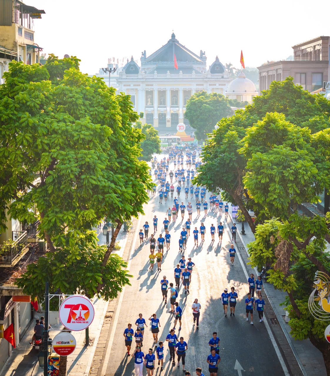 chartered-marathon-di-san-ha-noi-2.jpg