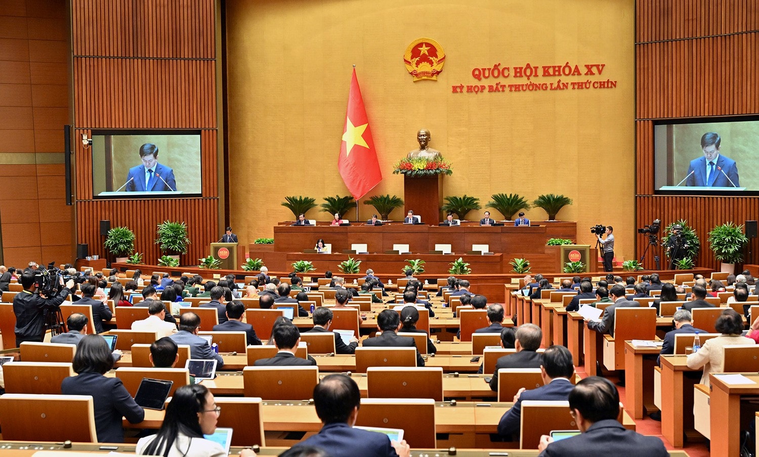Tổng Thư ký Quốc hội, Chủ nhiệm Văn phòng Quốc hội Lê Quang Tùng phát biểu tại Hội trường. Ảnh: Quang Khánh