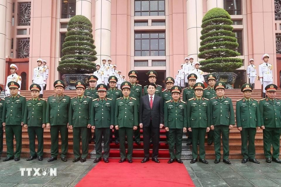 Chủ tịch nước Lương Cường và lãnh đạo Bộ Quốc phòng. Ảnh: Lâm Khánh/TTXVN