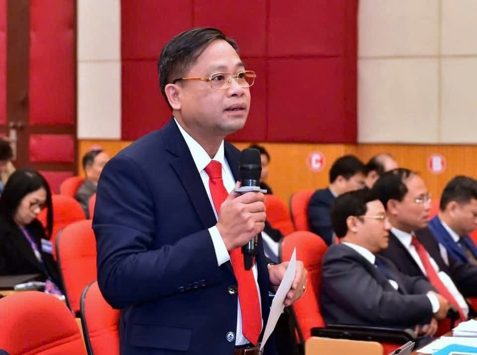 Đại biểu HĐND tỉnh phát biểu thảo luận tại kỳ họp. Ảnh: Bảo Quyên
