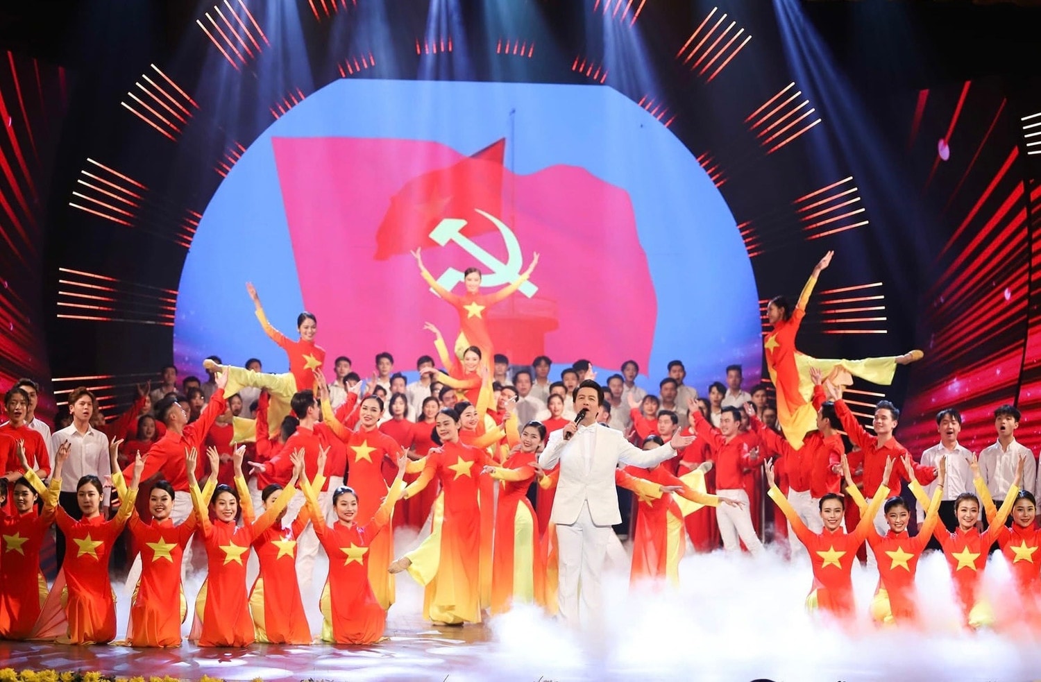 nha-hat-cmn-viet-nam-dang.jpg