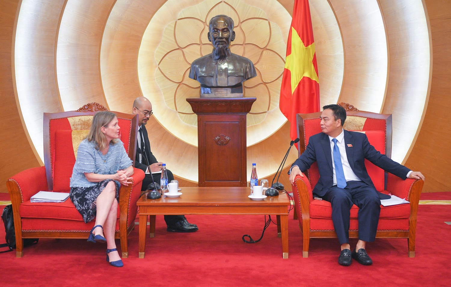 Phó Chủ nhiệm Ủy ban Quốc phòng, An ninh và Đối ngoại Đỗ Quang Thành tiếp Thứ trưởng Bộ Quốc phòng Canada ảnh 2