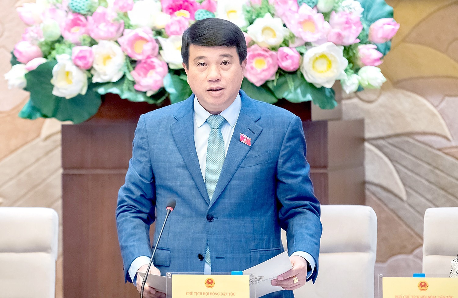 Chủ tịch Hội đồng Dân tộc Y Thanh Hà Niê Kđăm phát biểu khai mạc phiên họp. Ảnh: Nghĩa Đức