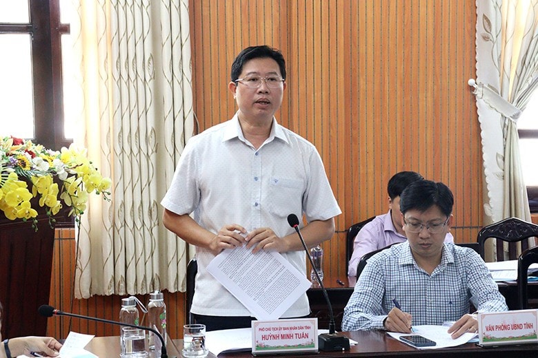 Phó Chủ tịch UBND tỉnh Đồng Tháp Huỳnh Minh Tuấn phát biểu làm rõ các vấn đề được quan tâm