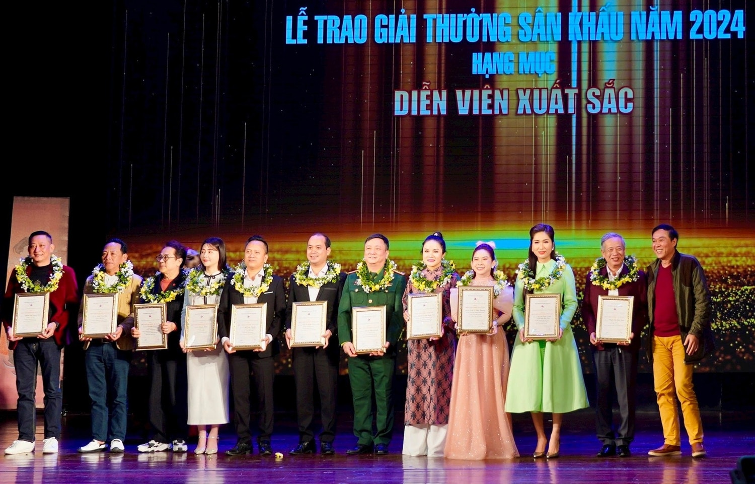 dien-vien-xuat-sac.jpg