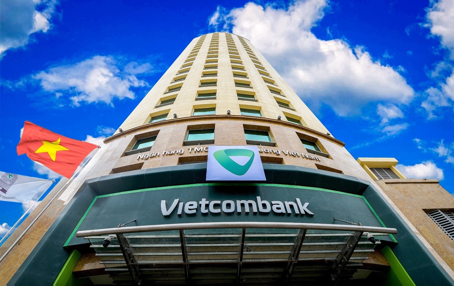 Cao ốc Vietcombank tiết kiệm 14% chi phí năng lượng nhờ nỗ lực triển khai đa dạng các giải pháp tiết kiệm năng lượng