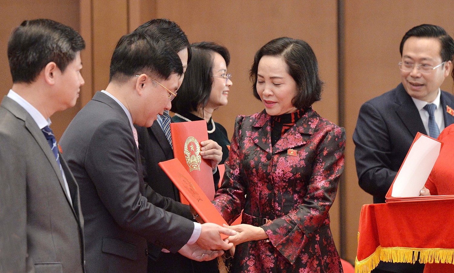 pctqh-nguyenthithanh-trao.jpg