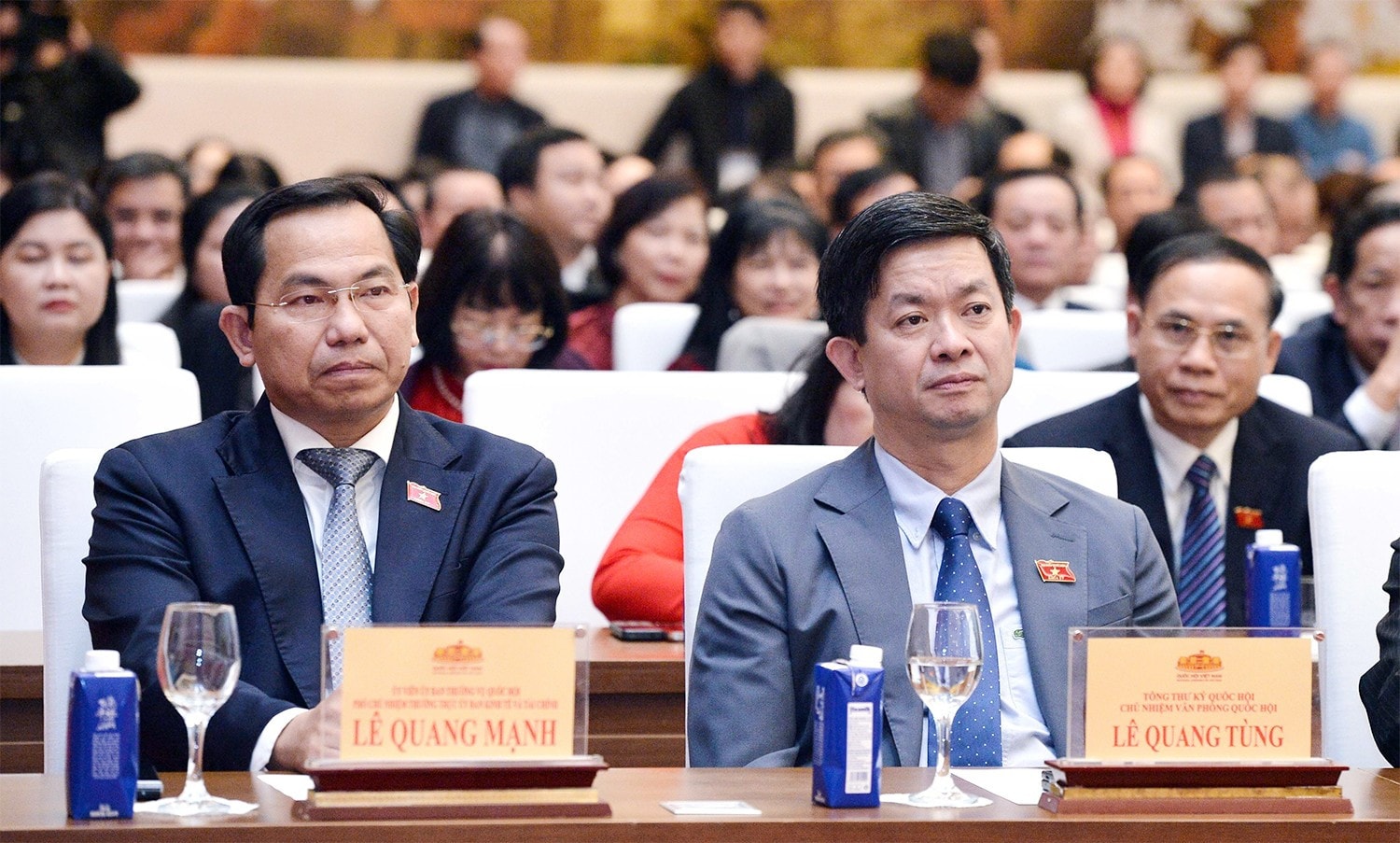 Tổng Thư ký Quốc hội, Chủ nhiệm Văn phòng Quốc hội Lê Quang Tùng; Phó Chủ nhiệm Thường trực Ủy ban Kinh tế và Tài chính Lê Quang Mạnh tham dự Lễ công bố. Ảnh: Hồ Long
