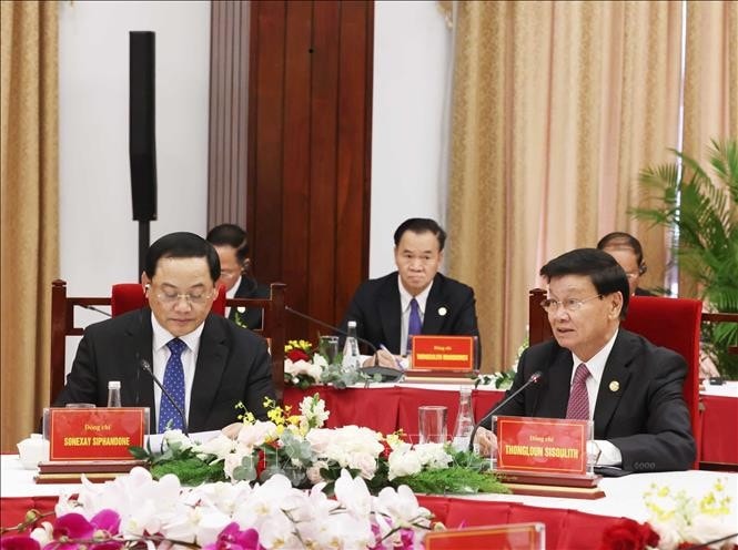 Tổng Bí thư Đảng Nhân dân Cách mạng Lào, Chủ tịch nước Lào Thongloun Sisoulith và Thủ tướng Lào Sonexay Siphandone tại cuộc gặp. Ảnh: Thống Nhất/TTXVN