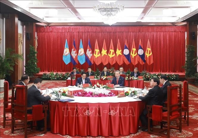 Cuộc gặp giữa Tổng Bí thư Tô Lâm, Chủ tịch Đảng Nhân dân Campuchia, Chủ tịch Thượng viện Campuchia Hun Sen và Tổng Bí thư Đảng Nhân dân Cách mạng Lào, Chủ tịch nước Lào Thongloun Sisoulith cùng sự tham dự của Thủ tướng 3 nước. Ảnh: Thống Nhất/TTXVN