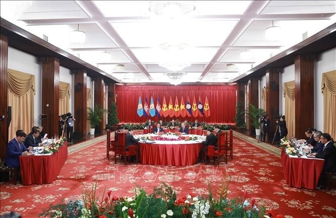 Cuộc gặp giữa Tổng Bí thư Tô Lâm, Chủ tịch Đảng Nhân dân Campuchia, Chủ tịch Thượng viện Campuchia Hun Sen và Tổng Bí thư Đảng Nhân dân Cách mạng Lào, Chủ tịch nước Lào Thongloun Sisoulith cùng sự tham dự của Thủ tướng 3 nước. Ảnh: Thống Nhất/TTXVN
