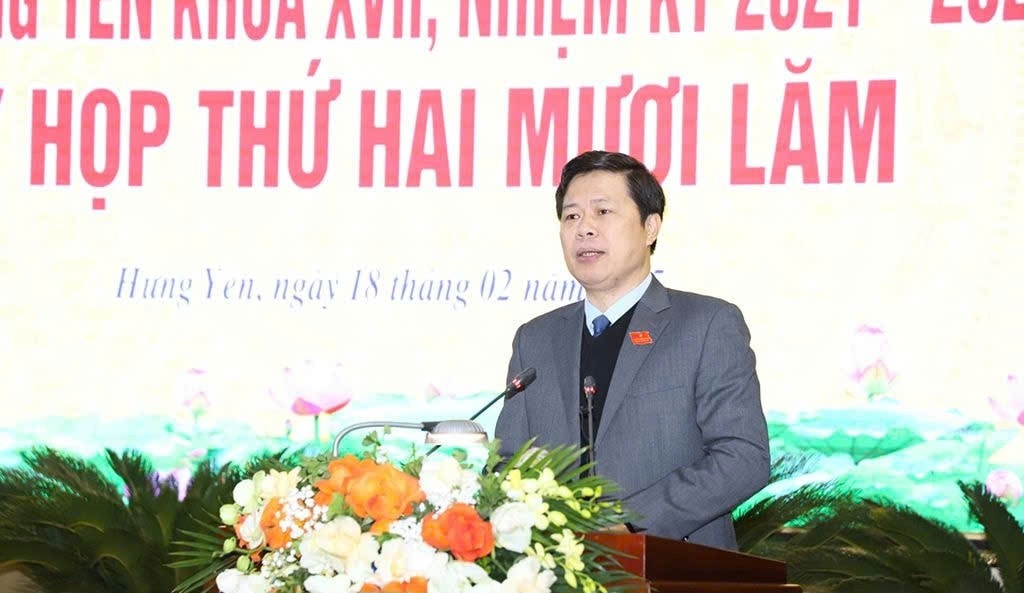 Phó Bí thư Thường trực Tỉnh ủy, Chủ tịch HĐND tỉnh Trần Quốc Toản phát biểu tại kỳ họp