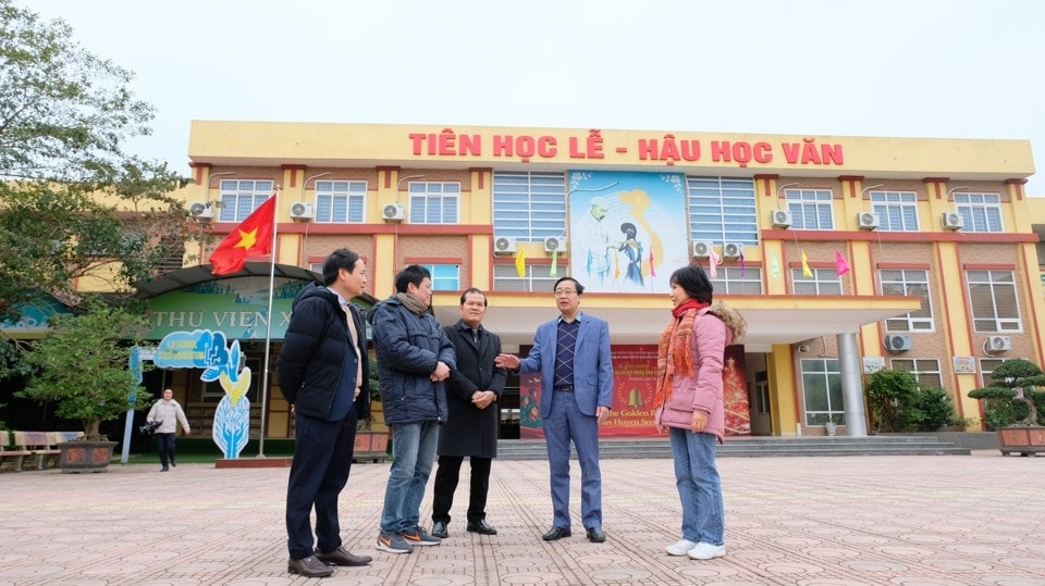 Văn phòng Điều phối chương trình xây dựng nông thôn mới Hà Nội kiểm tra tiến độ hoàn thiện các tiêu chí nông thôn mới nâng cao tại huyện Hoài Đức. Ảnh: Việt Long