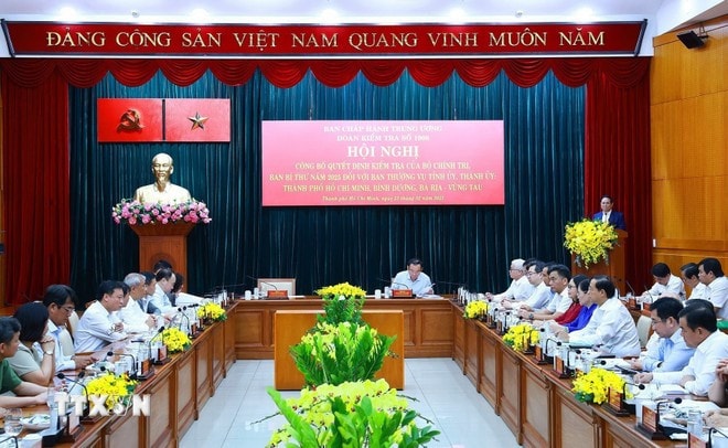 Thủ tướng Phạm Minh Chính, Trưởng đoàn kiểm tra số 1908 chủ trì hội nghị. Ảnh: Dương Giang/TTXVN