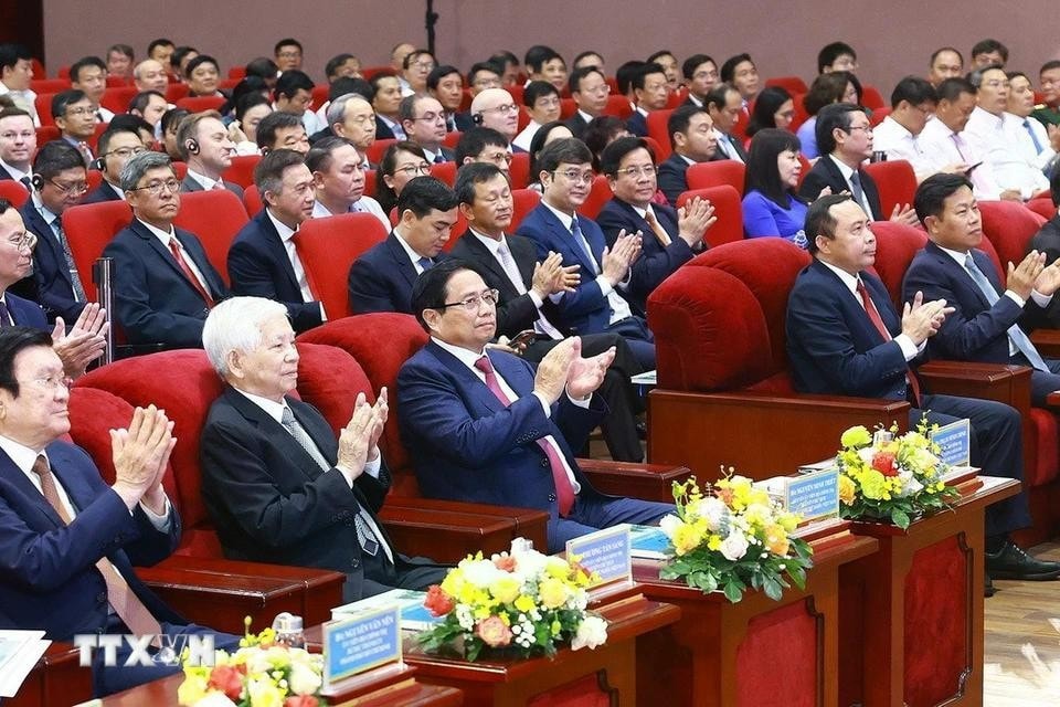 Thủ tướng Phạm Minh Chính và các đại biểu dự Lễ kỷ niệm 30 năm thành lập Đại học Quốc gia Thành phố Hồ Chí Minh. Ảnh: Dương Giang/TTXVN