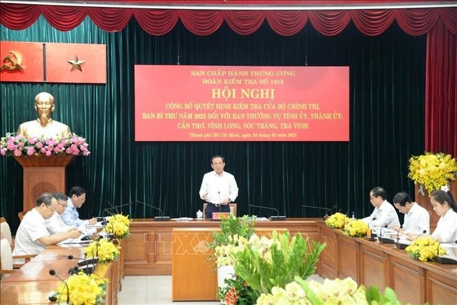 Ủy viên Bộ Chính trị, Bí thư Thành ủy Thành phố Hồ Chí Minh Nguyễn Văn Nên -Trưởng đoàn kiểm tra số 1915 của Bộ Chính trị phát biểu tại hội nghị. Ảnh: Anh Tuấn/TTXVN