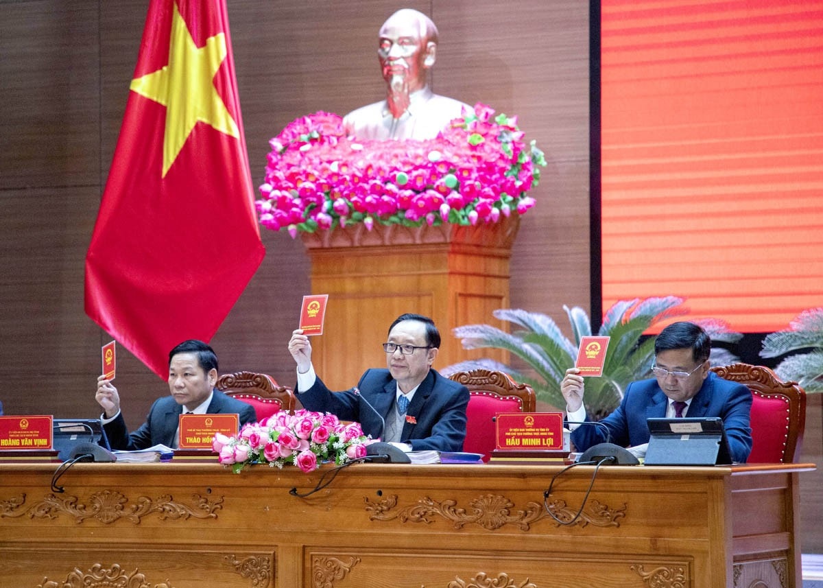 ky-hop-tien-hanh-bieu-quyet-thong-qua-cac-nghi-quyet.jpg