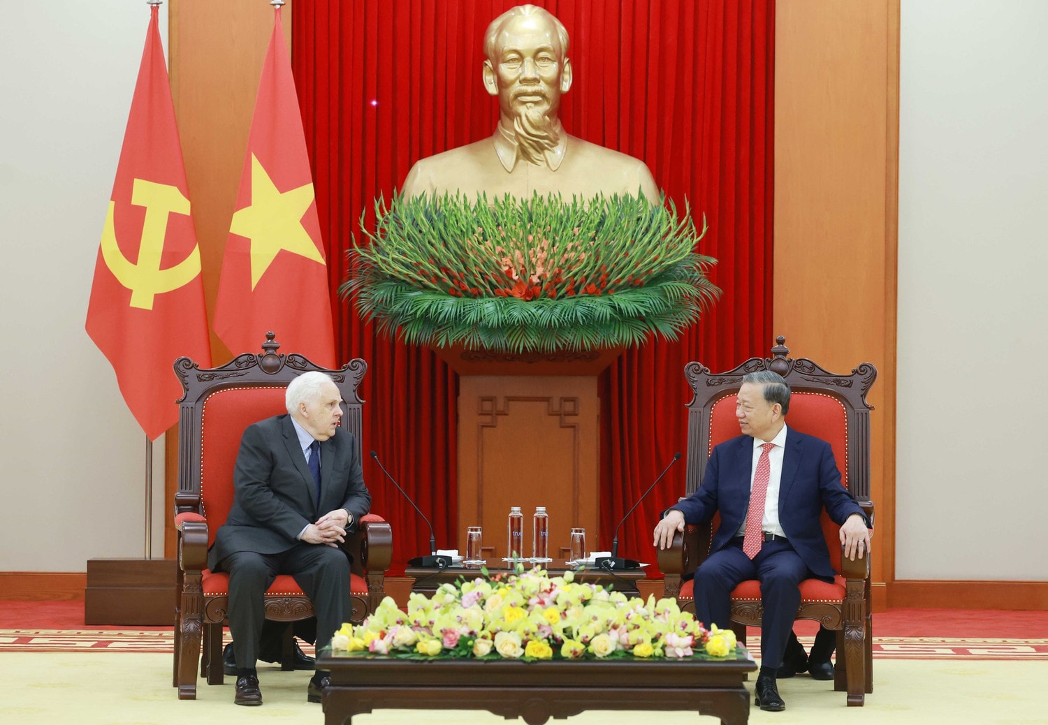 vna-potal-tong-bi-thu-to-lam-tiep-nha-sang-lap-kiem-chu-tich-dieu-hanh-tap-doan-fedex-7873929.jpg