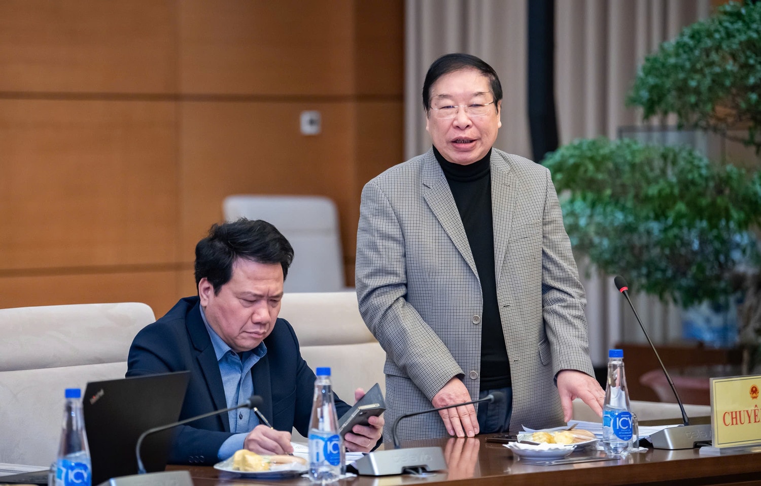 Nguyên Phó Chủ nhiệm Ủy ban Pháp luật Lê Minh Thông phát biểu tại Hội thảo