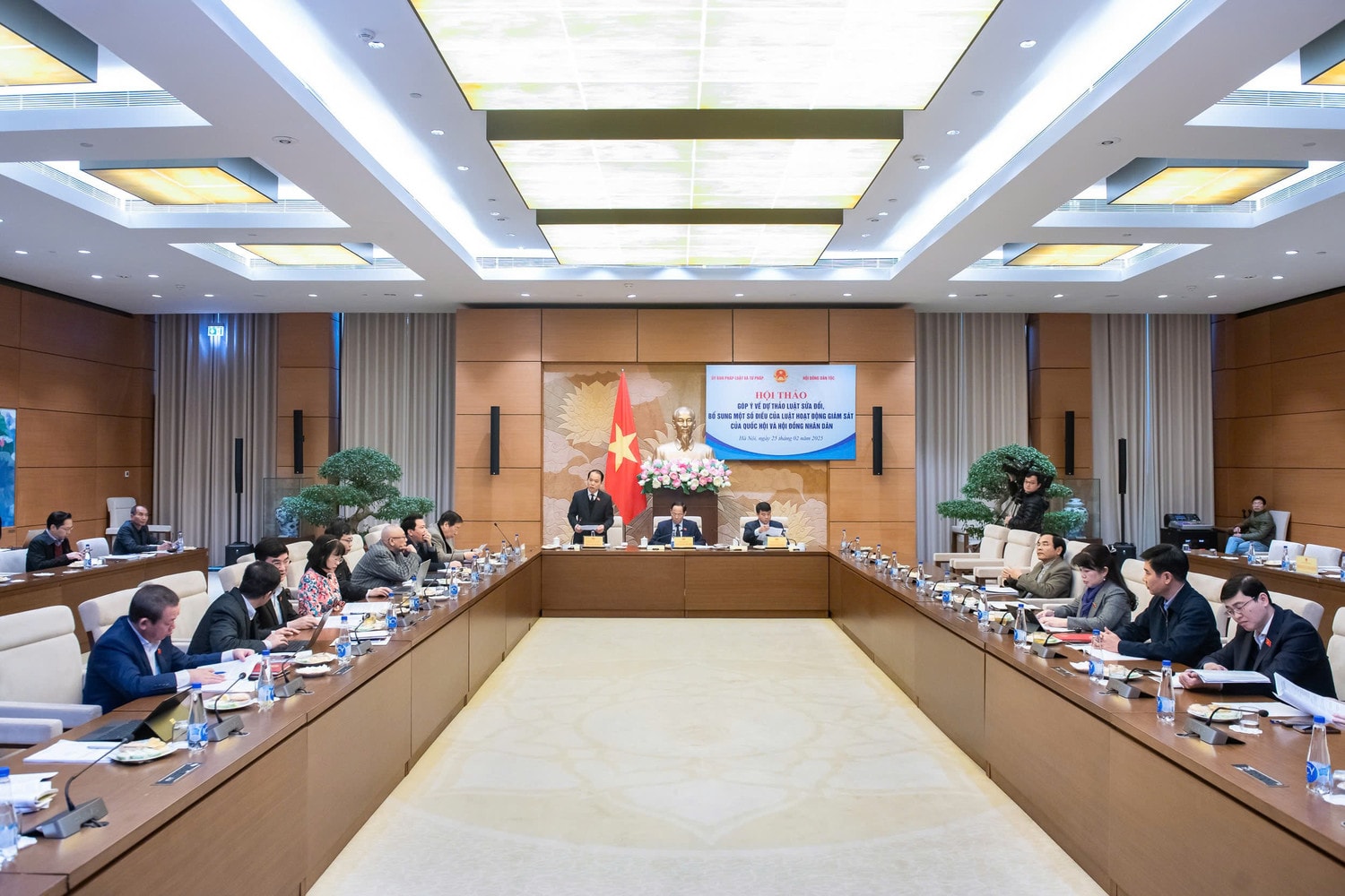 Chủ nhiệm Ủy ban Pháp luật và Tư pháp Hoàng Thanh Tùng phát biểu khai mạc Hội thảo