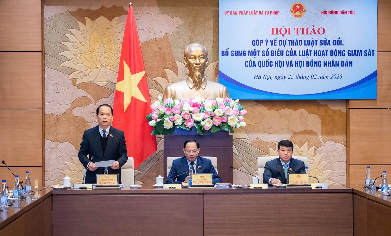 Chủ nhiệm Ủy ban Pháp luật và Tư pháp Hoàng Thanh Tùng phát biểu