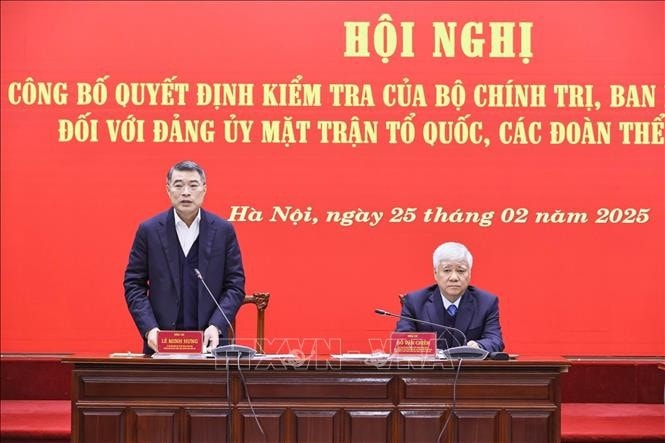 Các Ủy viên Bộ Chính trị, Bí thư Trung ương Đảng: Trưởng ban Tổ chức Trung ương Lê Minh Hưng, Trưởng đoàn kiểm tra và Bí thư Đảng ủy Mặt trận Tổ quốc, các đoàn thể Trung ương, Chủ tịch Ủy ban Trung ương Mặt trận Tổ quốc Việt Nam Đỗ Văn Chiến đồng chủ trì Hội nghị. Ảnh: TTXVN