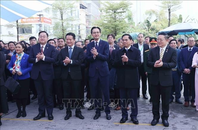 Phó Thủ tướng, Bộ trưởng Ngoại giao Bùi Thanh Sơn và đại biểu đại diện các nước ASEAN đến dự. Ảnh: An Đăng/TTXVN