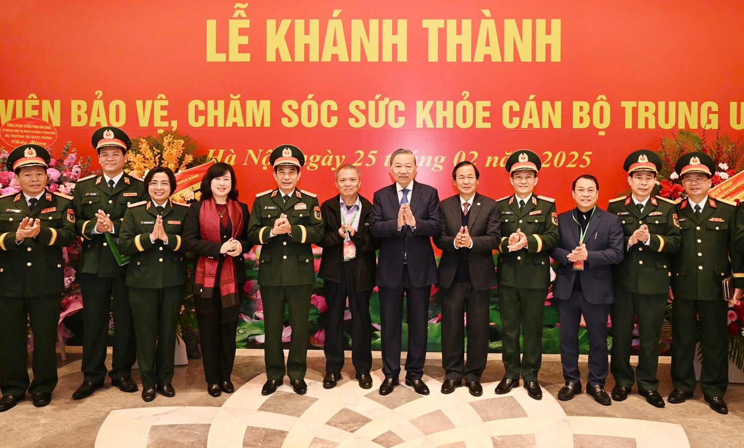 Tổng Bí thư Tô Lâm và các đại biểu tại lễ khánh thành Viện Bảo vệ, chăm sóc sức khoẻ cán bộ Trung ương. Ảnh Việt Trung