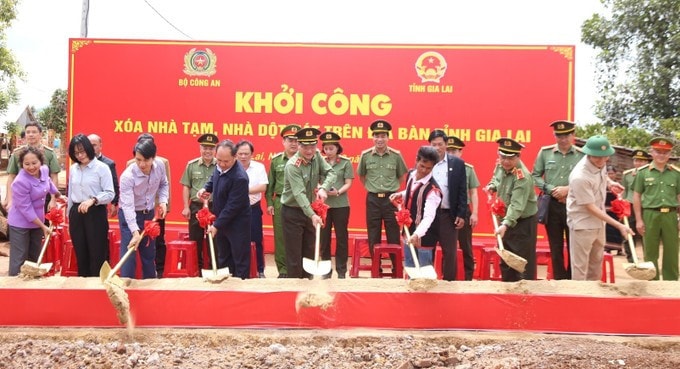 potal-bo-cong-an-chung-tay-xoa-nha-tam-dot-nat-voi-tinh-gia-lai-7872971-1.jpg