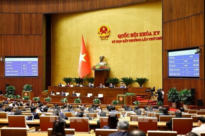 The National Assembly approves a resolution to raise Vietnam’s GDP growth target to at least 8% in 2025 and double-digit rates in the 2026-2030 period at its ninth extraordinary session (Photo: VNA) The National Assembly approves a resolution to raise Vietnam’s GDP growth target to at least 8% in 2025 and double-digit rates in the 2026-2030 period at its ninth extraordinary session (Photo: VNA)