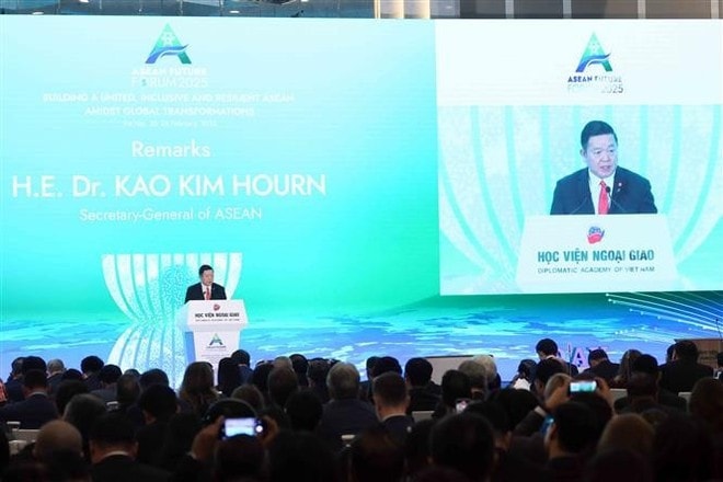 ASEAN Secretary-General Kao Kim Hourn speaks at the forum. (Photo: VNA) ASEAN Secretary-General Kao Kim Hourn speaks at the forum. (Photo: VNA)