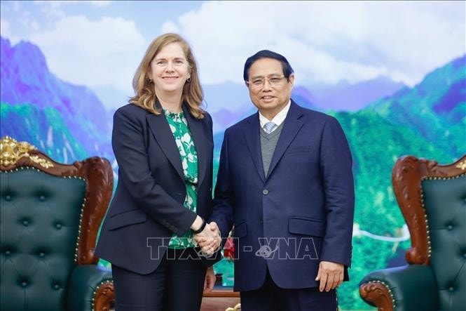 Thủ tướng Phạm Minh Chính tiếp bà Lynn Maxwell, Giám đốc Thương mại toàn cầu của S&P Global Ratings. Ảnh: Dương Giang/TTXVN