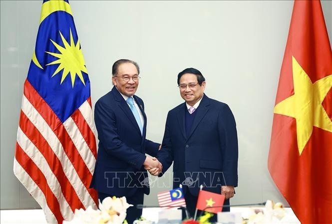Thủ tướng Phạm Minh Chính và Thủ tướng Malaysia Anwar Ibrahim. Ảnh: Dương Giang/TTXVN