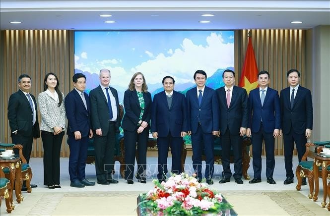Thủ tướng Phạm Minh Chính tiếp bà Lynn Maxwell, Giám đốc Thương mại toàn cầu của S&P Global Ratings. Ảnh: Dương Giang/TTXVN