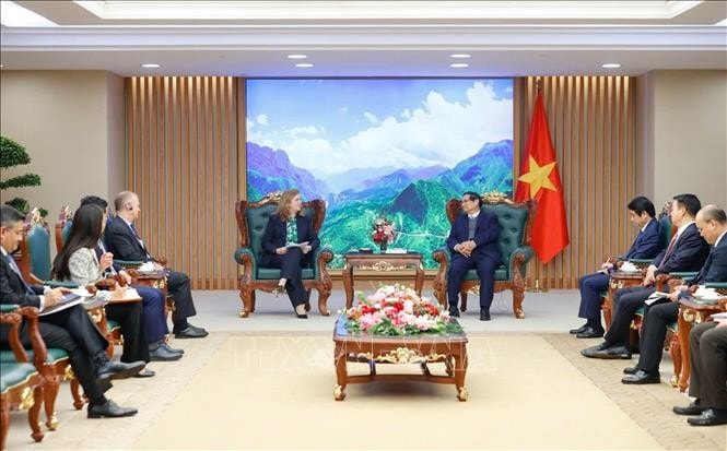 Thủ tướng Phạm Minh Chính tiếp bà Lynn Maxwell, Giám đốc Thương mại toàn cầu của S&P Global Ratings. Ảnh: Dương Giang/TTXVN