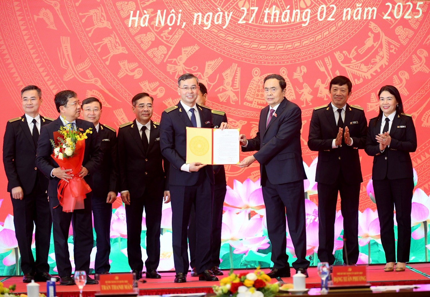 bi-thu-dang-uy-quoc-hoi-ctqh-tran-thanh-man-trao-quyet-dinh-cho-dang-bo-kiem-toan-nha-nuoc1.jpg