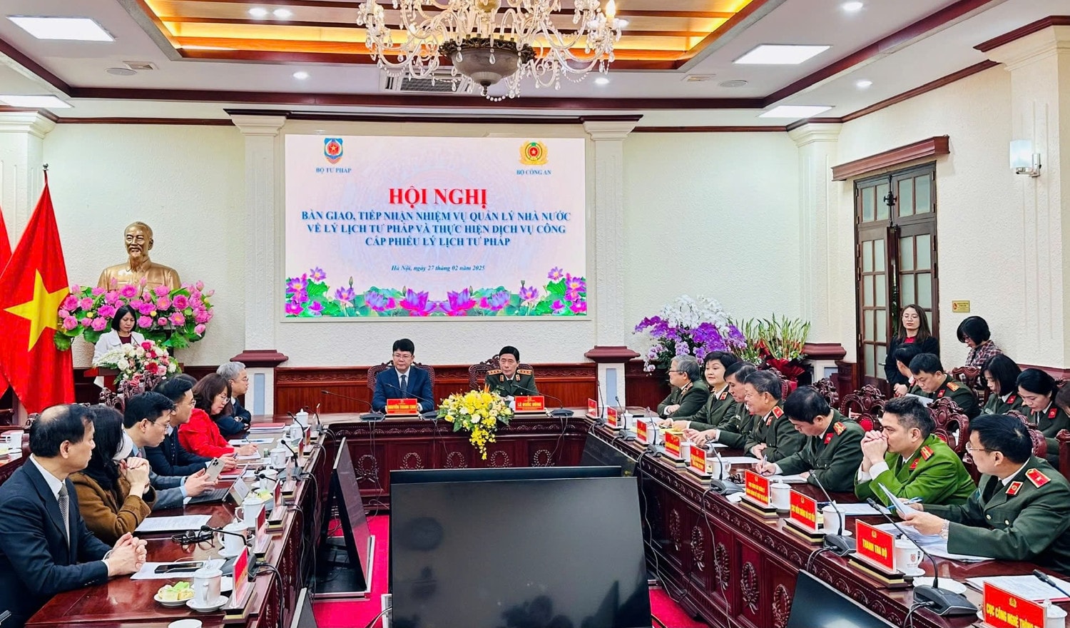 Quang cảnh hội nghị bàn giao, tiếp nhận nhiệm vụ quản lý Nhà nước về lý lịch tư pháp và thực hiện dịch vụ công cấp Phiếu lý lịch tư pháp