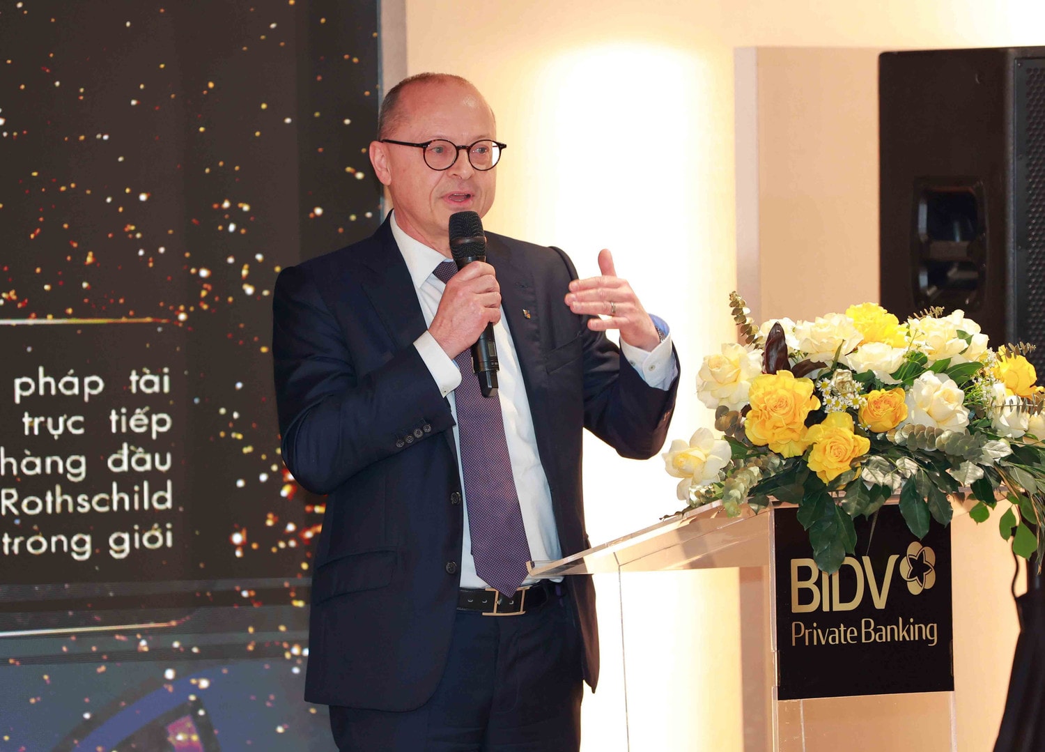 chuyen-gia-edmond-de-rothschild-chia-se.jpg