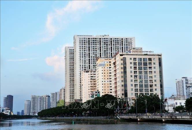 Chung cư cho người có thu nhập thấp bên kên Tàu Hủ - Bến Nghé, quận 4, TP Hồ Chí Minh. Ảnh minh họa: Hồng Đạt/TTXVN