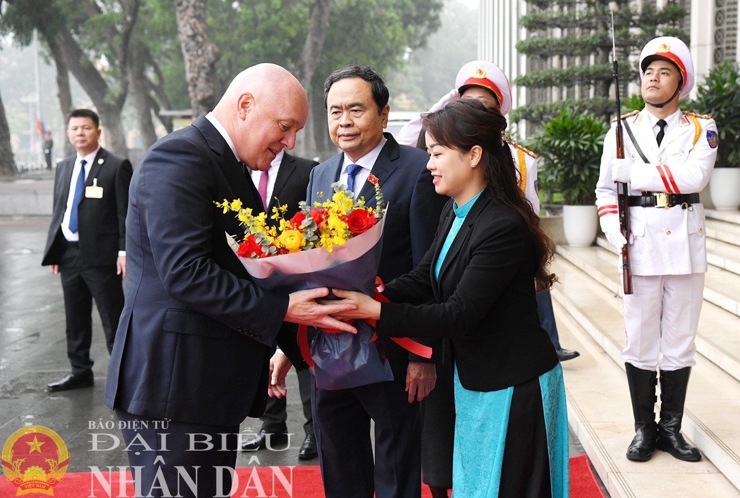Chủ tịch Quốc hội Trần Thanh Mẫn đón Thủ tướng New Zealand Christopher Luxon. Ảnh Lâm Hiển