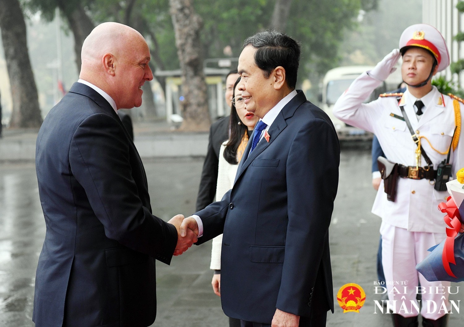 Chủ tịch Quốc hội Trần Thanh Mẫn đón Thủ tướng New Zealand Christopher Luxon. Ảnh Lâm Hiển