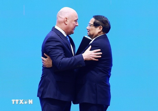 Thủ tướng Phạm Minh Chính và Thủ tướng New Zealand Christopher Luxon tuyên bố nâng cấp quan hệ Việt Nam- New Zealand lên Đối tác Chiến lược toàn diện. Ảnh: Dương Giang/TTXVN