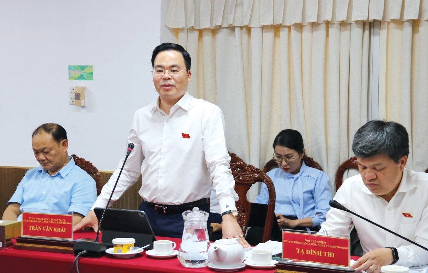 ĐBQH hoạt động chuyên trách tại Ủy ban Khoa học, Công nghệ và Môi trường Trần Văn Khải phát biểu tại buổi làm việc với lãnh đạo UBND TP. Cần Thơ