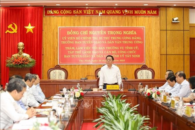 Quang cảnh buổi làm việc của Trưởng Ban Tuyên giáo và Dân vận Trung ương Nguyễn Trọng Nghĩa tại Tây Ninh