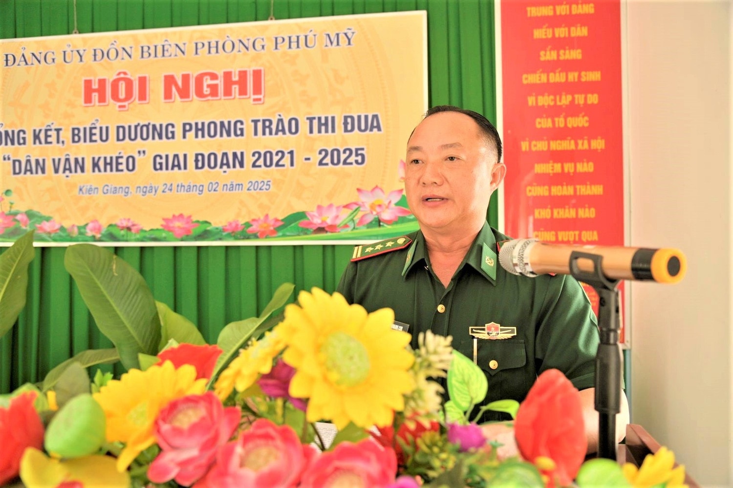 can-bo-chi-867.jpg