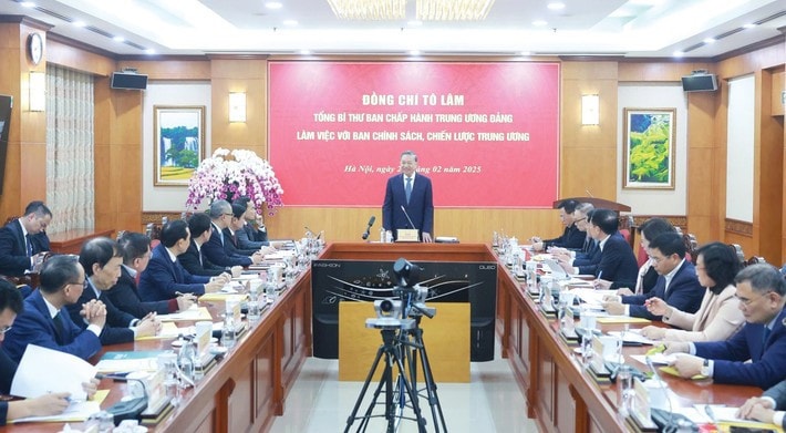 Tổng Bí thư Tô Lâm chủ trì cuộc làm việc với Ban Chính sách, chiến lược Trung ương ngày 24.2.2025. Ảnh: Thống Nhất/TTXVN