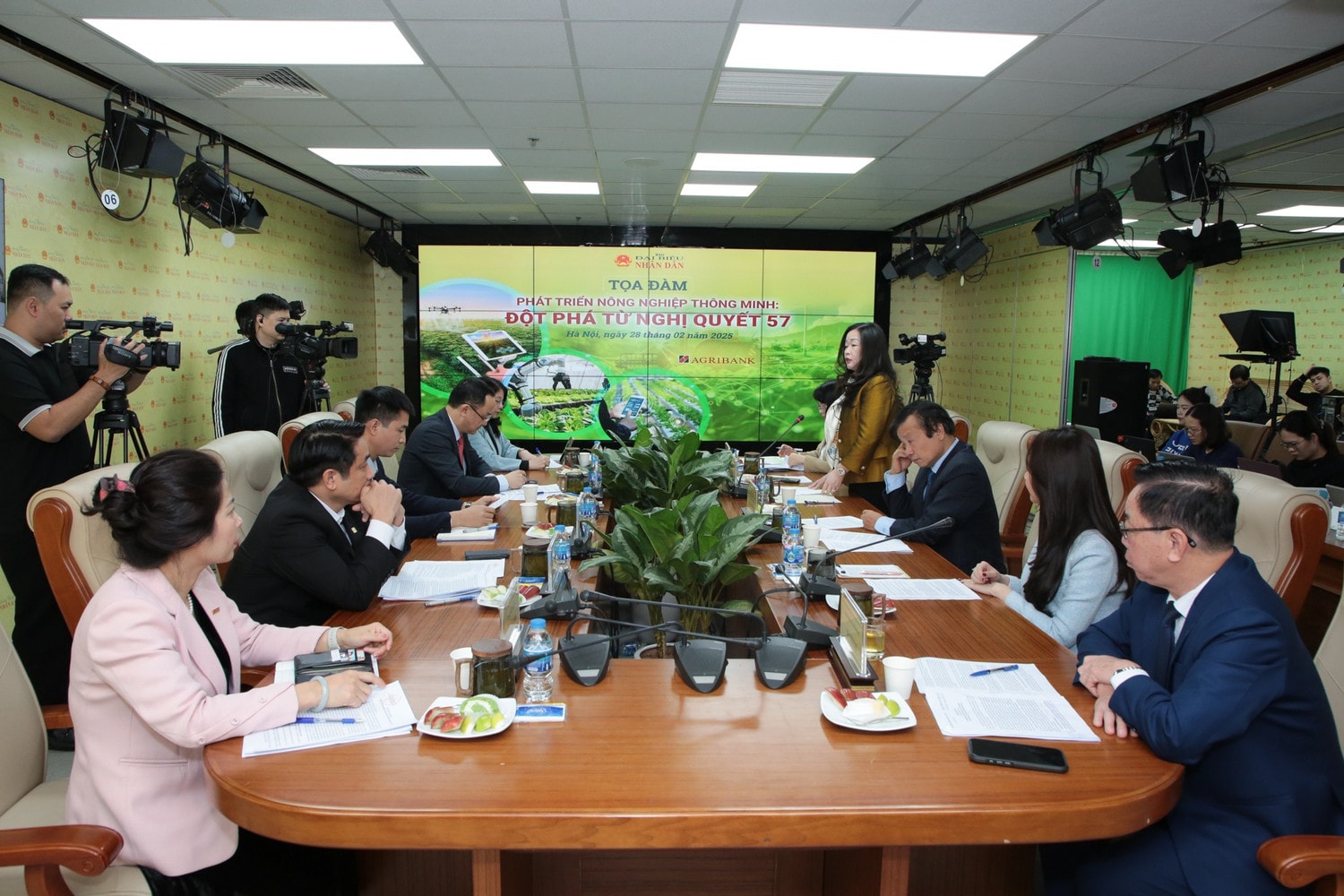 Bí thư Đảng ủy, Tổng Biên tập Báo Đại biểu Nhân dân Phạm Thị Thanh Huyền phát biểu tại Tọa đàm. Ảnh: Duy Thông