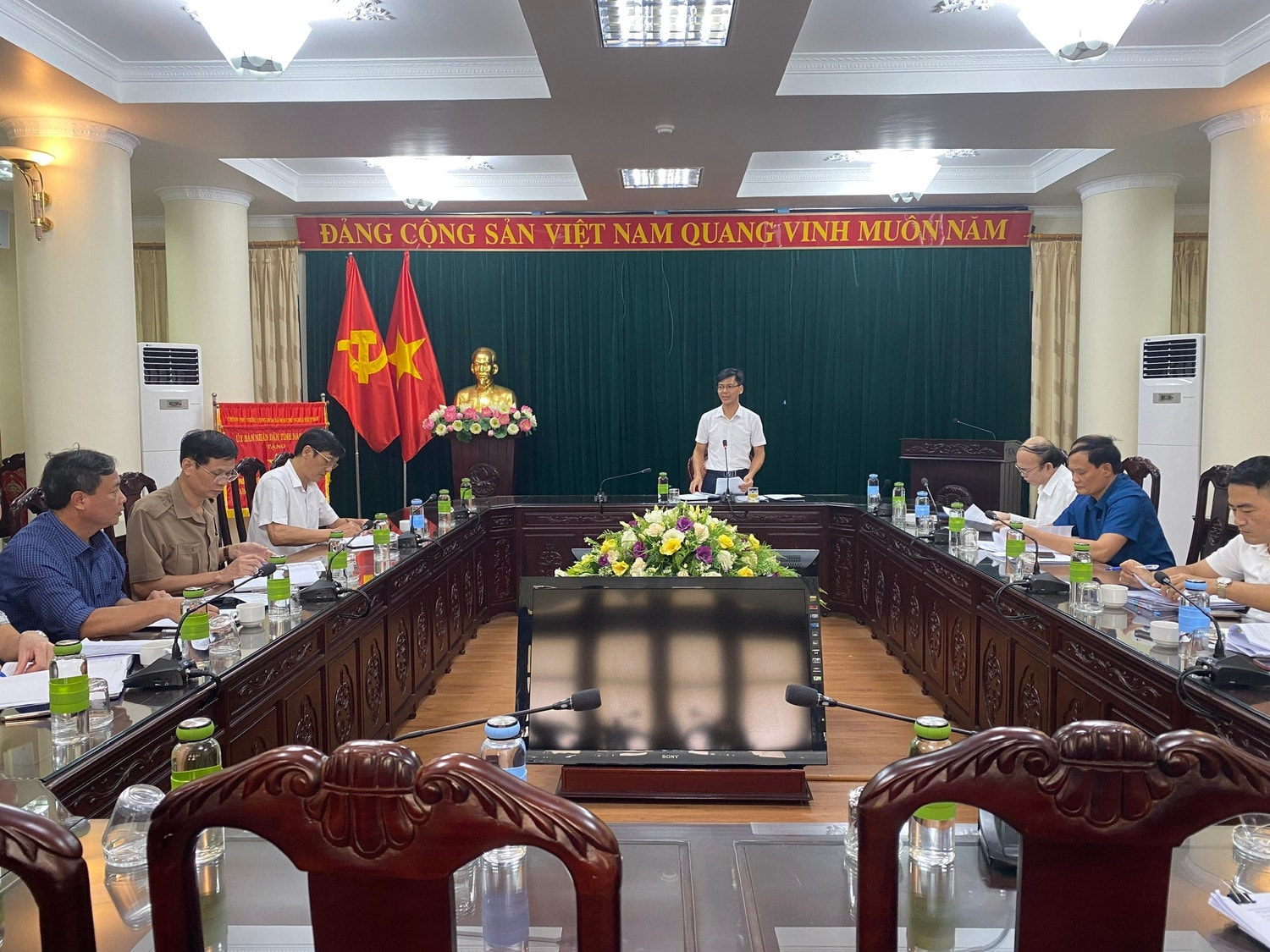 Trưởng Ban Pháp chế HĐND tỉnh Nam Định Lê Văn Lợi phát biểu tại cuộc làm việc với Tòa án nhân dân tỉnh Nam Định. Ảnh: Thu Phương