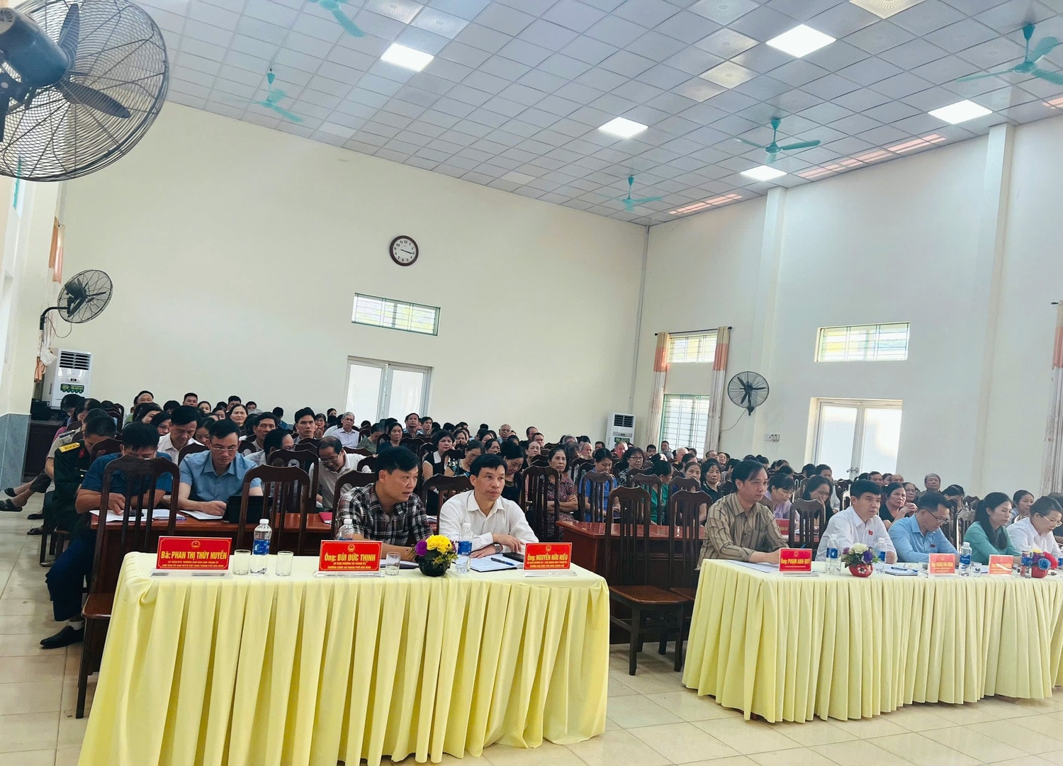 Đại diện cử tri thành phố Hòa Bình tham dự cuộc tiếp xúc cử tri trước kỳ họp thường lệ cuối năm 2024. Ảnh: Kim Thanh